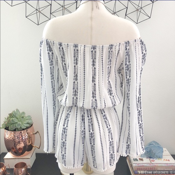 ✨ Final Price- Off The Shoulder Bell Sleeve Romper - Picture 2 of 4